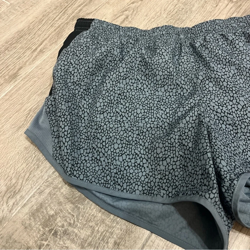 Nike Women’s Gray Black‎ Abstract Dots Dri-Fit Lined Running Shorts Size Medium